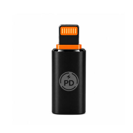 Conector Lightning a USB-C negro con acabado metálico y diseño moderno.