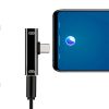 Adaptador EON USB-C negro de aluminio con dos puertos USB-C hembra para carga, data y audio, presentado junto a un dispositivo móvil.