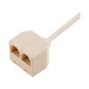 Adaptador RJ11 EON color marfil con un conector macho y dos puertos hembra 6P4C, fabricado en plástico y metal para línea telefónica.