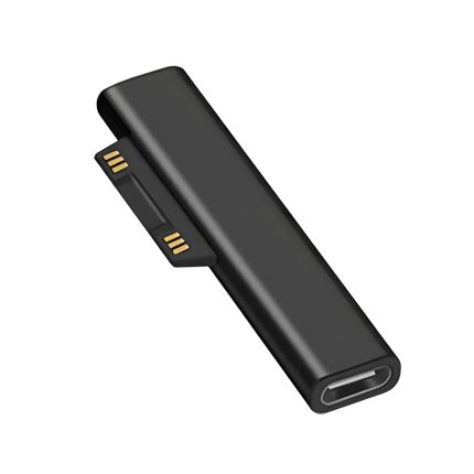 Imagen de un adaptador de carga USB-C de 15 V y 3 A para Microsoft Surface conectado a un ordenador y un dispositivo Surface, con cable USB-C incluido. -rayoshop-