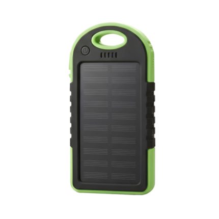Cargador solar portátil EON de 5000mAh con carcasa negra y verde, panel monocristalino, entrada USB oculta y linterna LED para emergencias.