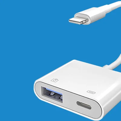 Adaptador Lightning blanco de Rayoshop Chile con puerto USB y conexión USB-C, pensado para accesorios de Apple y carga rápida.