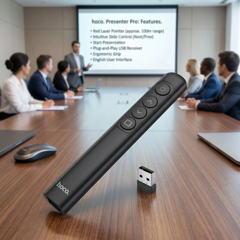Un puntero presentador Hoco negro aparece junto a su receptor USB en una sala de reuniones, con una presentación sobre hoco. Presenter Pro al fondo.