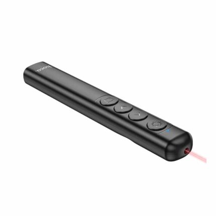 En un puntero presentador Hoco GM200 negro se ven botones de control, receptor USB inalámbrico y un láser rojo encendido en la punta compacta.