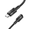 Cable Hoco U107 USB-C a USB-C negro de 1,2 m, con conector de aluminio y malla resistente para carga y transferencia de datos.