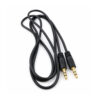 Un cable de audio auxiliar negro de 3,5 mm macho a macho con conectores dorados y 1,5 metros, para unir dispositivos portátiles y radios de auto compatibles.