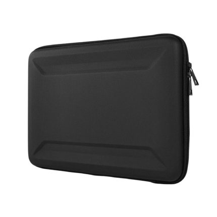 Funda negra para notebook con diseño rígido, cierre perimetral y acabado texturizado, sobre fondo blanco, bordes redondeados y perfil delgado.