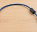Cable USB-A a USB-B azul con un filtro cilíndrico de ferrita negro